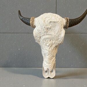 Small 6” resin cowskull
